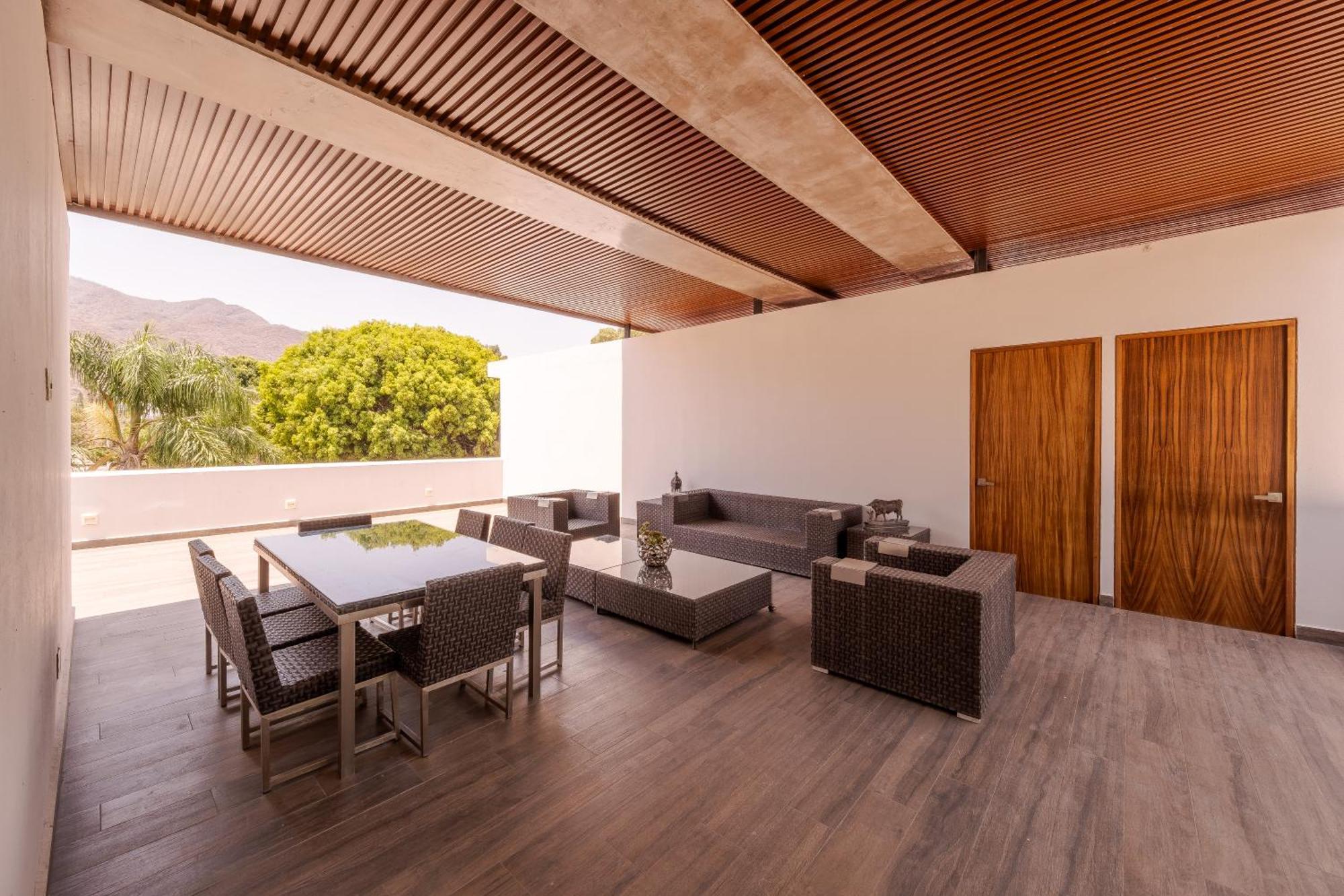 Nimue Marina Hotel 4*